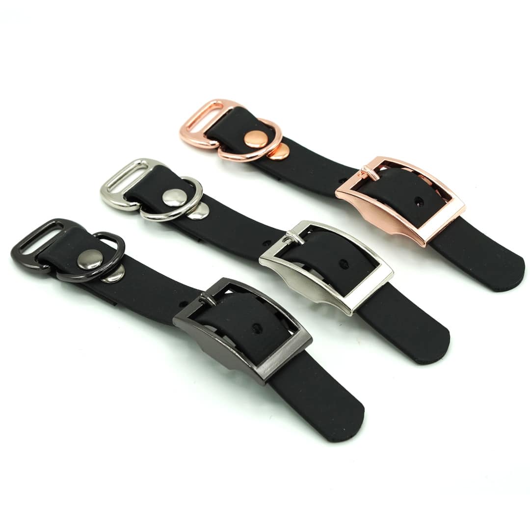 fibbia per collare in paracord microcord biothane biotane regolabile cintura cinturino cane gatto foro acciaio metallo argento silver oro gold nero black black nero Adattatore BioThane® 19 mm per collari | Black - immagine 1